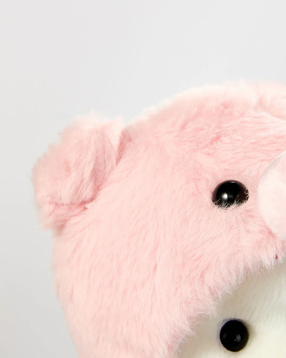 Leos Rosa-Freundin Outfit